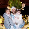 Neymar Jr em foto com duas filhas, horas antes do parto da terceira, chamada Mel - Reprodução Instagram