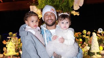 Neymar Jr em foto com duas filhas, horas antes do parto da terceira, chamada Mel - Reprodução Instagram