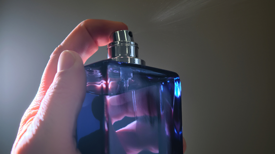 O mercado de perfumaria masculina segue oferecendo opções que vão dos clássicos elegantes aos modernos intensos - Foto: Envato Elements