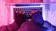 Em muitos casos, tudo começa com uma ligação ou mensagem, aparentemente enviada por uma central de atendimento - Foto: Envato Elements