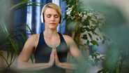 Podcasts que abordam meditação, autoconhecimento, espiritualidade e quebra de tabus - Foto: Envato Elements