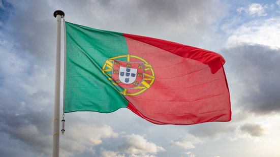 Parlamento português aprova pacote de medidas anti-imigração que altera a Lei de Estrangeiros do país - Envato