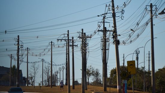 No acumulado do ano, o consumo nacional de eletricidade foi de 282.761 GWh, alta de 0,5% frente o 1º semestre de 2024 - Marcelo Casal Jr. / Agência Brasil