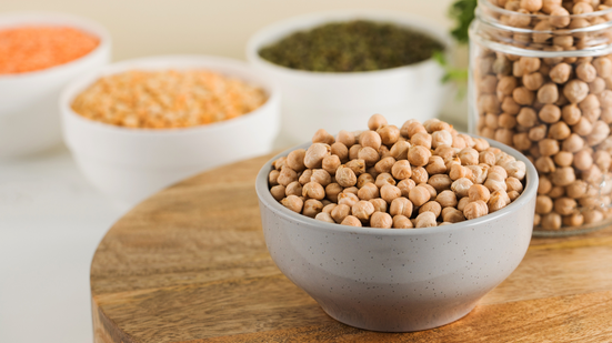 Dietas com maior presença de proteínas vegetais tendem a favorecer a longevidade - Foto: Envato Elements