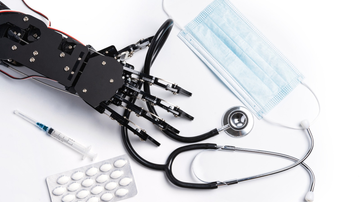 Uma cirurgia praticada por um robô - Envato