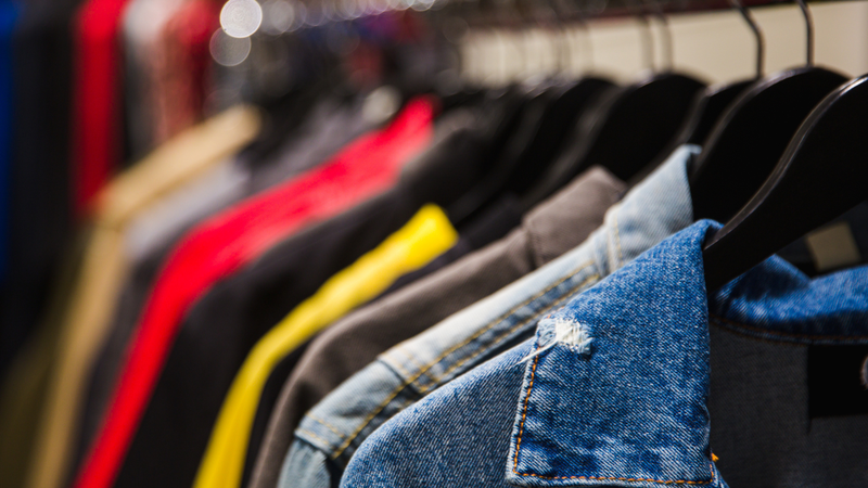 Modelos em tons neutros ou terrosos combinam com praticamente tudo, desde jeans até saias mais estruturadas - Foto: Envato Elements