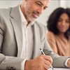 Entre as funções mais procuradas no BNE pelos 50+ estão coordenador de atendimento e consultor de vendas - Envato