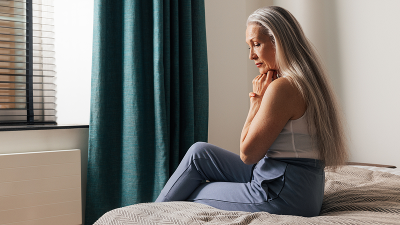 Quando surge esse sentimento de invisibilidade, é importante refletir: será que ele sempre existiu ou apareceu aos poucos, conforme os anos foram passando? - Envato