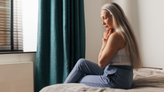 Quando surge esse sentimento de invisibilidade, é importante refletir: será que ele sempre existiu ou apareceu aos poucos, conforme os anos foram passando? - Envato
