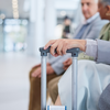 Esses passageiros devem receber os mesmos serviços dos demais, mas com prioridade em todas as etapas da viagem - Foto: Envato Elements