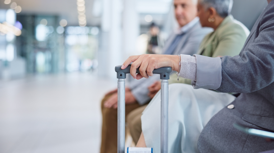Esses passageiros devem receber os mesmos serviços dos demais, mas com prioridade em todas as etapas da viagem - Foto: Envato Elements