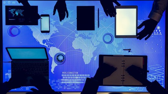 Legislação da IA é debate no mundo todo - envato