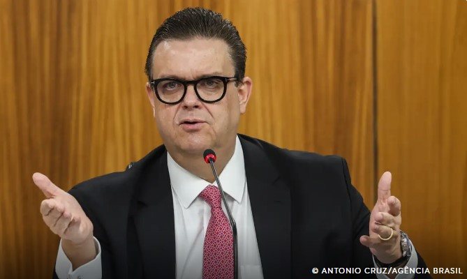 O ministro da Previdência, Wolney Queiroz, diz que está sendo criada força-tarefa para que todos busquem saber se tiveram descontos sem autorização - Antonio Cruz/Agência Brasil
