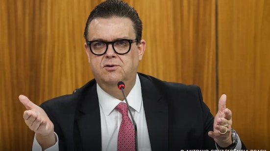 O ministro da Previdência, Wolney Queiroz, diz que está sendo criada força-tarefa para que todos busquem saber se tiveram descontos sem autorização - Antonio Cruz/Agência Brasil