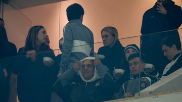Moraes (de capuz) durante o jogo entre Corinthians e Palmeiras; partida ocorreu no mesmo dia em que ele foi alvo de Trump - LECO VIANA/THENEWS2/ESTADÃO CONTEÚDO