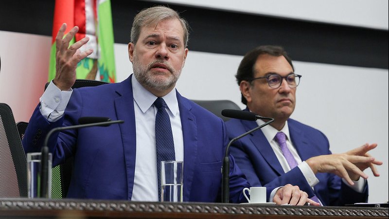 Toffoli (à esq.) abriu um processo sigiloso e determinou que a PF envie para seu gabinete todas as investigações sobre as fraudes - Cristiano Estrela / NCI TJSC
