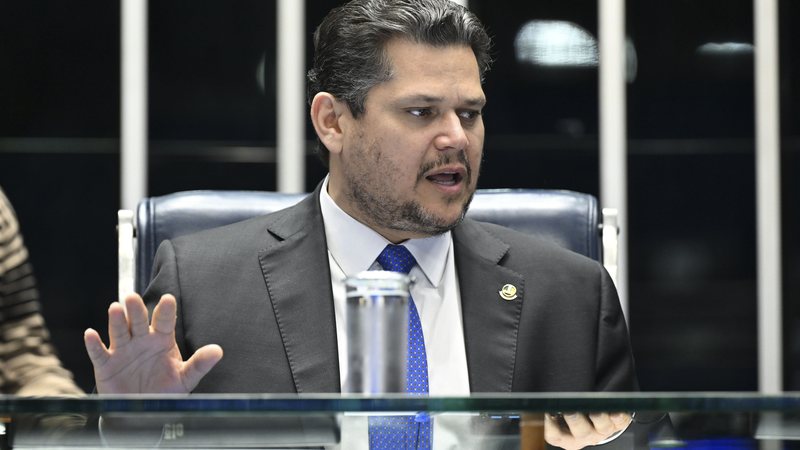 Licença foi proposta pelo presidente do Senado, Davi Alcolumbre (União-AP); MP assegura vigência imediata da medida - Edilson Rodrigues/Agência Senado