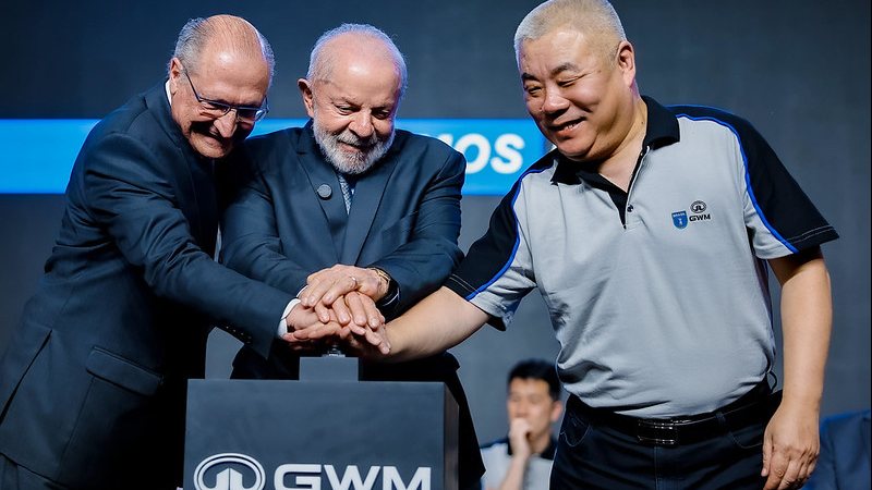 Alckmin e Lula na inauguração da GWM; presidente disse que chineses terão mais felicidade com os trabalhadores brasileiros - Ricardo Stuckert / PR