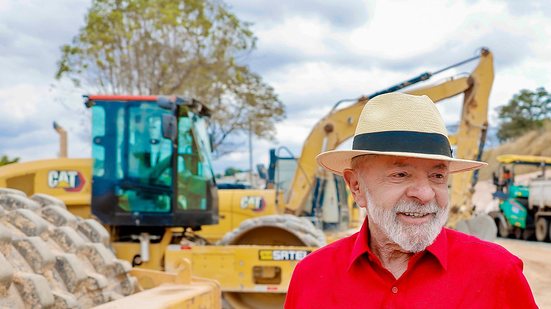 Em visita a obras em Contagem (MG), presidente cantarolou “2 mandatos do Lula incomodam” muito mais gente, numa referência a uma canção infantil - Ricardo Stuckert / PR