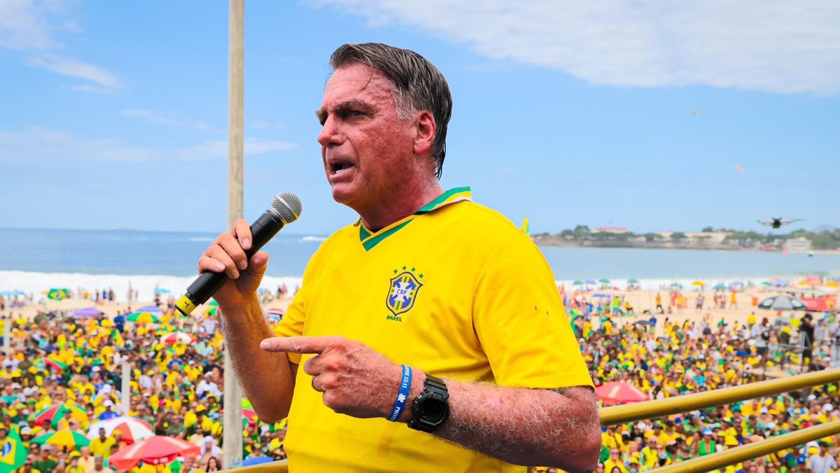 Os exames foram solicitados pelo médico de Bolsonaro para reavaliar sintomas de refluxo e soluços refratários - RS / Fotos Públicas