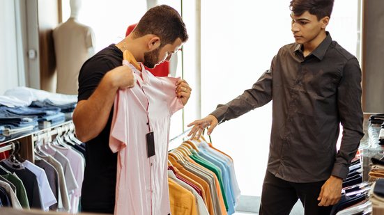 Compras para o Dia dos Pais em shoppings devem representar alta de 2,2% sobre 2024 - Adobe Stock