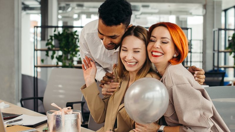 78% consideram essencial ter “amizades verdadeiras” no trabalho e que laços genuínos tornam o dia a dia mais leve e prazeroso - Envato