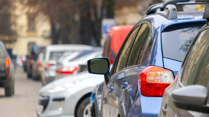 Ao contrário do que muitos imaginam, atingir determinada faixa etária não garante automaticamente a isenção do IPVA - Foto: Envato Elements