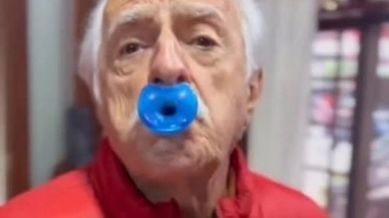 Ary Fountoura faz pedido inusitado à Alexa - Reprodução Instagram