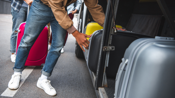 O transporte rodoviário também tem regras específicas quanto a bagagem - Foto: Envato Elements