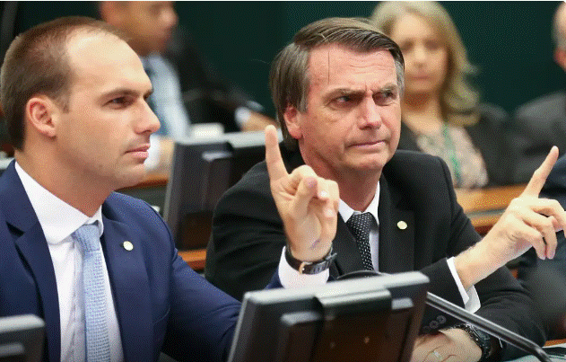 O indiciamento ocorreu no bojo da investigação sobre a suposta articulação de Eduardo Bolsonaro em torno de sanções a ministros do STF e do tarifaço dos EUA - Fabio Rodrigues-Pozzebom/ Agência Brasil