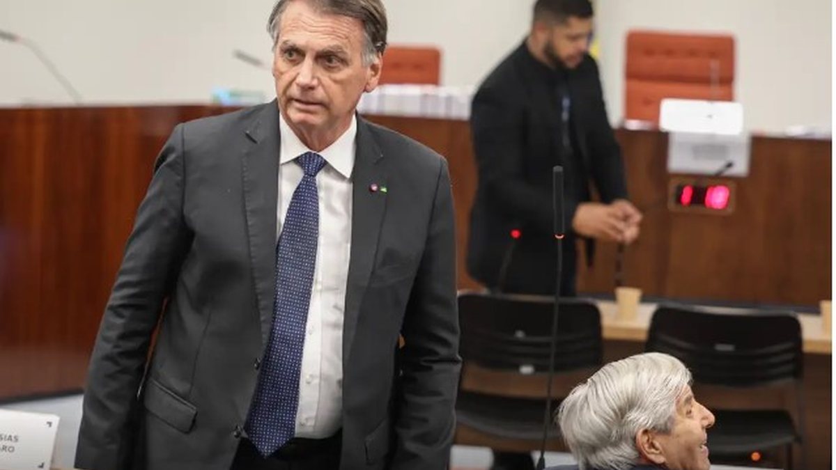 O monitoramento no X, Instagram, Facebook, Reddit e YouTube, apurou cerca de 1,2 milhão de menções sobre Bolsonaro e o decreto de prisão domiciliar - Valter Campanato/Agência Brasil