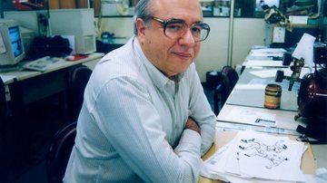 Retrato do escritor Luis Fernando Verissimo em 1998; neste domingo, ele foi internato em estado grave na UTI, em hospital do RS - CARLOS RODRIGUES/AGE/ESTADÃO CONTEÚDO
