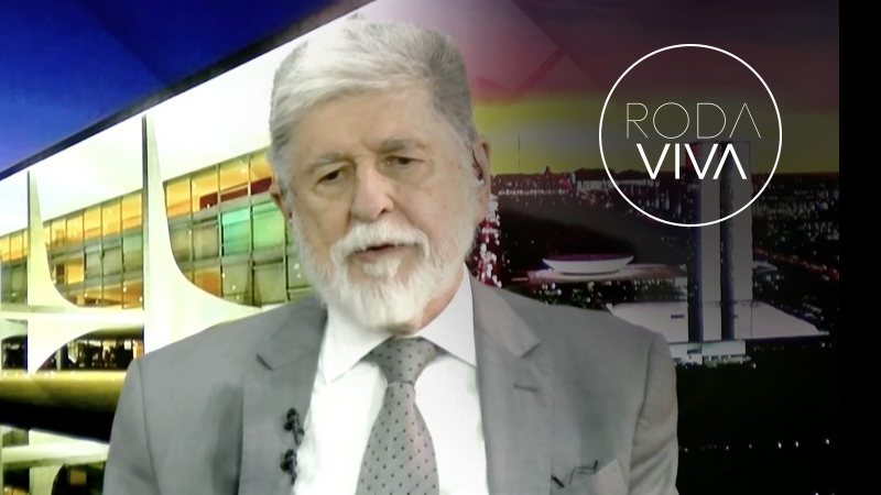 O assessor especial para Assuntos Internacionais da Presidência da República, Celso Amorim, no programa Roda Viva - Reprodução TV Cultura