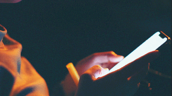 O PL 2628 prevê mecanismos para combater conteúdos de exploração sexual infantojuvenil em ambiente digital. - Envato