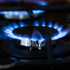Além de ficar de olho na chama, é importante saber identificar vazamentos de gás - Foto: Envato Elements