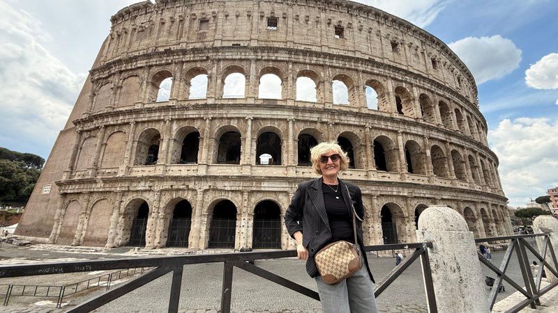 Cleusa Muncinelli, 61, durante intercâmbio em Roma, na Itália, onde combinou turismo cultural com aprendizagem de italiano - Acervo pessoal