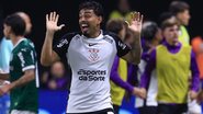 O jogador do Corinthians Matheus Bidu comemora o gol aos 42 minutos do primeiro tempo - Marcello Zambrana Agif -Estadão Conteúdo