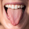 A cor da língua é um dos sinais mais perceptíveis e pode fornecer pistas importantes sobre a saúde - Foto: Envato Elements
