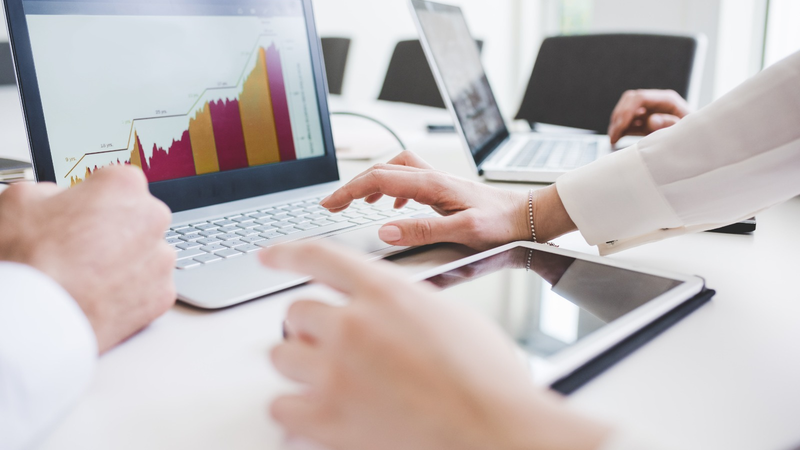 O setor de TIC abrange tecnologia da informação e comunicação - envato