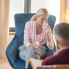 Novos desafios emocionais tornam a psicoterapia uma aliada essencial em todas as idades - Foto: Envato Elements