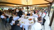 Papa celebrou uma missa especial para o grupo e os convidou para um almoço no palacete de verão do Vaticano - Divulgação/Vatican Media