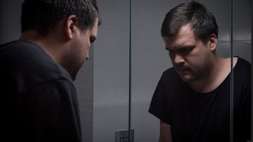 47% já tiveram saúde mental impactada por questões de identidade no trabalho, seja por gênero, cor da pele, corpo, origem ou jeito de viver - Envato