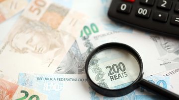 Organizar as dívidas e cobrir despesas de início de ano estão entre os principais motivos - Envato