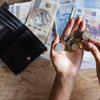 E quanto menor a renda, maior é, em geral, o comprometimento, segundo o estudo - Envato