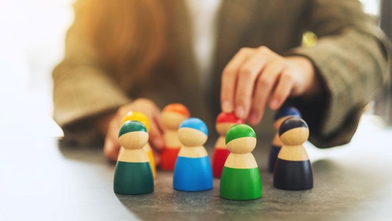 Especialistas destacam que autistas são comumente mal interpretados em suas capacidades e que a falta de inserção no mercado prejudica a real inclusão - Envato