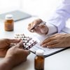 Falhas na indicação de antibióticos podem levar à criação de bactérias resistentes, alerta Sociedade Brasileira de Infectologia (SBI) - Envato