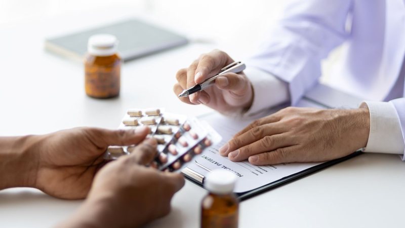 Falhas na indicação de antibióticos podem levar à criação de bactérias resistentes, alerta Sociedade Brasileira de Infectologia (SBI) - Envato