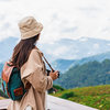 O público de viajantes solteiros vem ganhando destaque no setor turístico paulista - Foto: Envato Elements