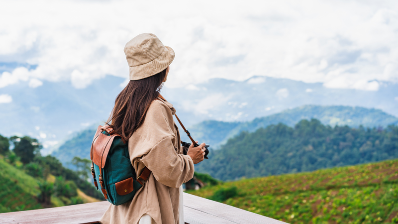 O público de viajantes solteiros vem ganhando destaque no setor turístico paulista - Foto: Envato Elements