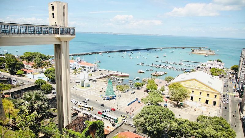 Na comparação entre junho de 2025 e junho do ano passado, o volume de atividades turísticas no Brasil cresceu 4,1%, o 13º resultado positivo seguido. Na foto, o Elevador Lacerda, um dos pontos turísticos mais visitados em Salvador (BA) - Lucas Moura/ Secom PMS/ Fotos Públicas
